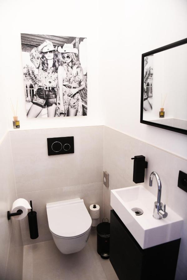 Women Of The World - Antwerp Apartamento Exterior foto